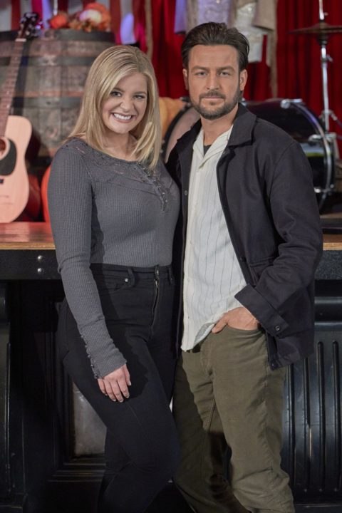 Lauren Alaina Gives Tyler Hynes a Country Music Crash Course in Hallmark's Roadhouse Romance