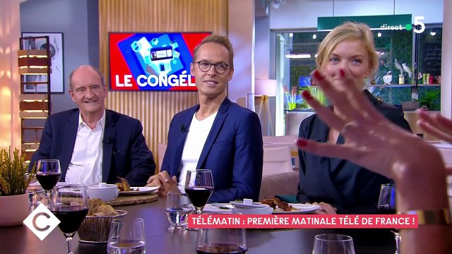 Julia Vignali et ses collègues Thomas Sotto, Damien Thévenot et Maya Lauqué étaient les invités de C à Vous .