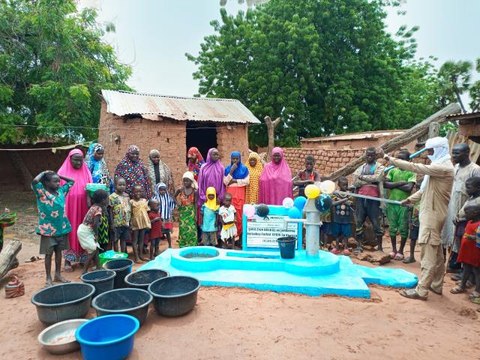 Bursaspor taraftarları Eren Bülbül ve Ferhat Gedik adına Nijer'de su kuyusu açtırdı