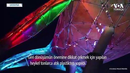 Dev Plastik Balina Heykeliyle Geri Dönüşüm Mesajı