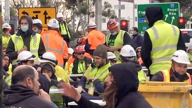 Tradies protest after tightening of restrictions
