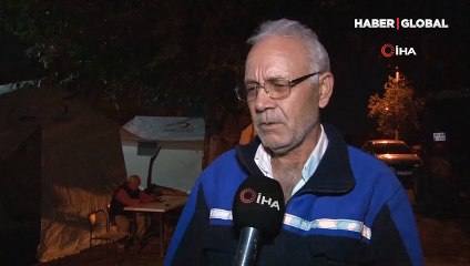 Deprem sonrası ağır hasarlı tespit edilen evdeki 10 kişi çadıra yerleştirildi
