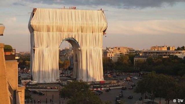 The Arc de Triomphe, wrapped: Christo's dream comes true
