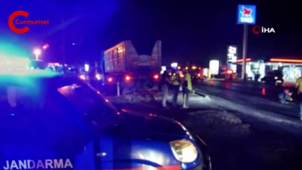 İzmir’de belediye otobüsü ile tır çarpıştı: 12 yaralı