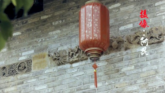 《左手指月》Cooperative performance of a Chinese female singer and a Chinese dancer.