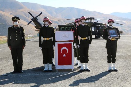 Son dakika haber... Şehit Piyade Uzman Çavuş Ümit Solak'ın cenazesi düzenlenen törenle memleketine gönderildi