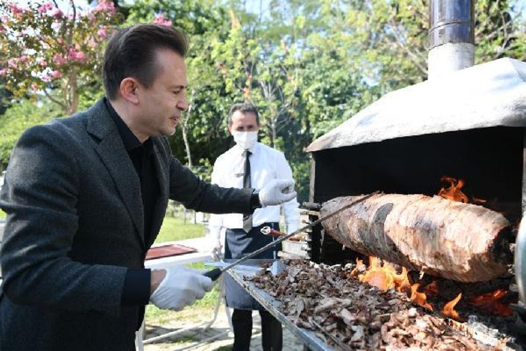TUZLA BELEDİYE BAŞKANI DR. YAZICI ÖZEL ÇOCUKLARA CAĞ KEBAP İKRAM ETTİ