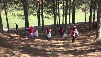 Bingöl'de gönüllüler çevre temizliği yaptı