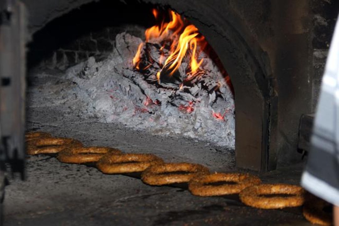 Osmanlı'dan günümüze vazgeçilmez lezzet 'kara fırın simidi'