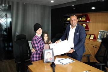 Annesini koronavirüsten kaybeden iş adamı aşı kampanyası başlattı