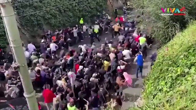 Ratusan Demonstran Australia Serang Polisi Sampe Kocar Kacir