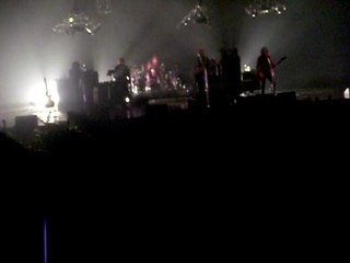 QOTSA @ PARIS - DO IT AGAIN + FEEL GOOD HIT OF THE SUMMER