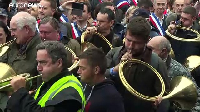 Francia | Manifestación de cazadores para defender sus métodos tradicionales