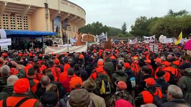 « Ne touchez pas nos traditions » chante David Olaizola à la manifestation de Mont-de-Marsan