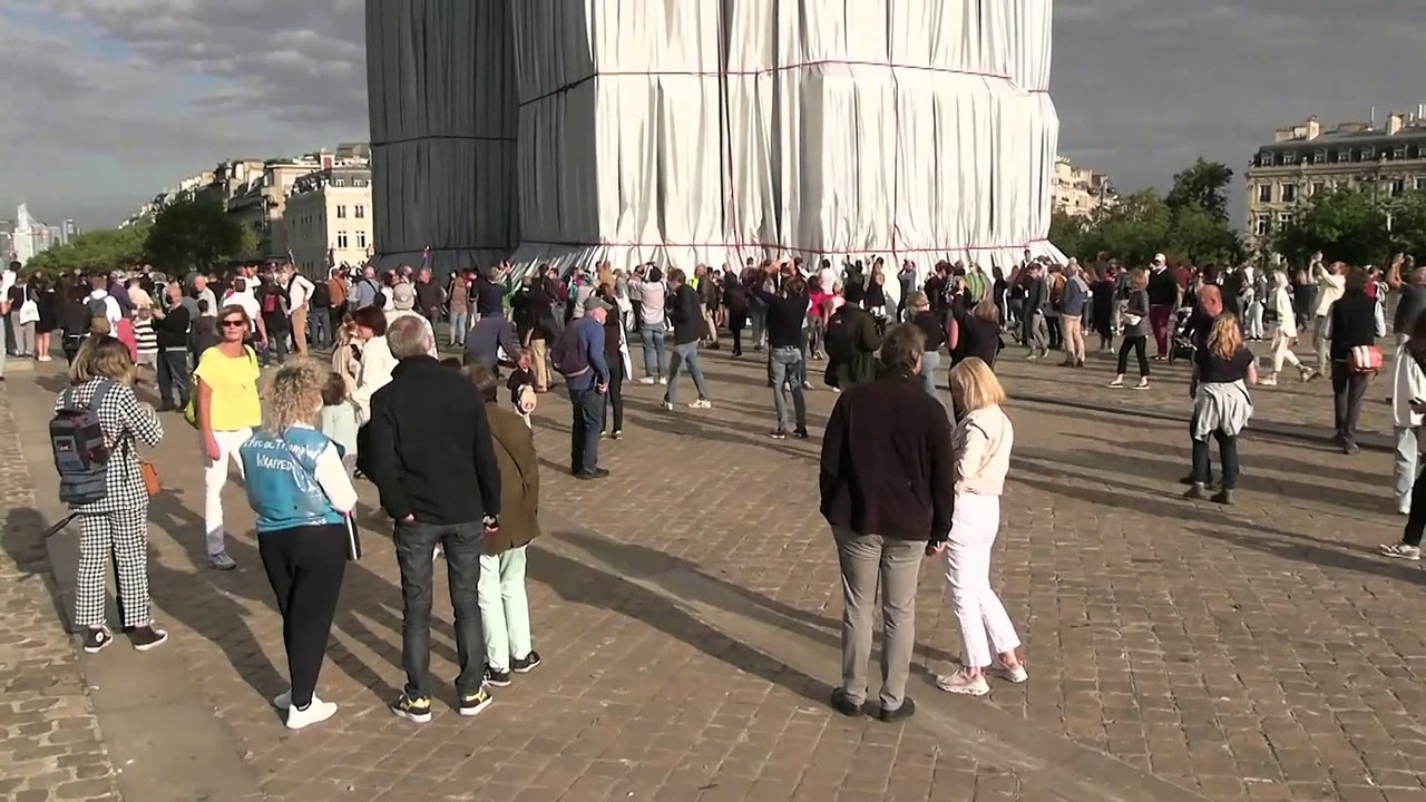 Arco do Triunfo bem embrulhado