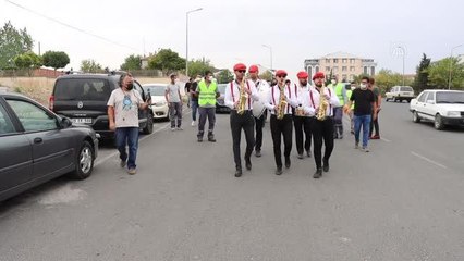 KIRKLARELİ - Roman havası eşliğinde çevre temizliği yapıldı