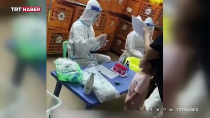 Çin'de tek başına karantinaya alınan çocuğun görüntüsü tepki çekti