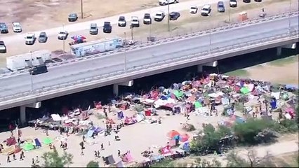 Migrantes haitianos chegam ao Texas