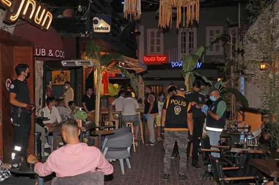 Fethiye'de polis ekipleri eğlence mekanlarını denetledi