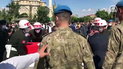 Irak'ın kuzeyinde şehit olan Uzman Çavuş Solak, son yolculuğuna uğurlandı
