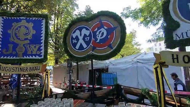 Oktoberfest 2021: symbolischer Anstich der Braumeister aller Brauereien auf dem Viktualienmarkt