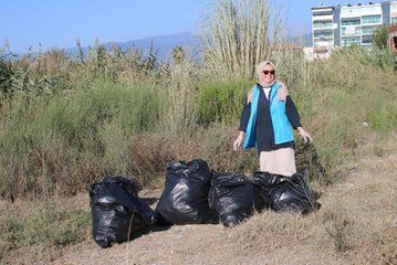 Gençler çevre temizliği yaptı
