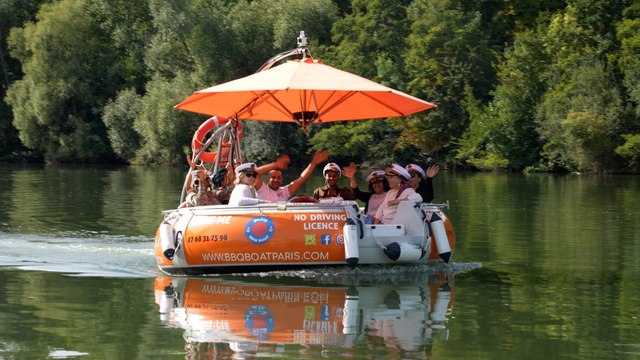 Les bateaux-barbecue : le succès des croisières sur l’Oise tout en grillant des saucisses