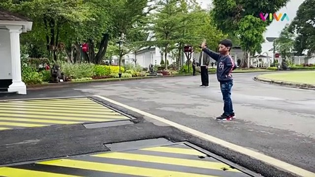 Jan Ethes Muncul Lagi, Udah Jago Naik Sepeda Roda Dua!