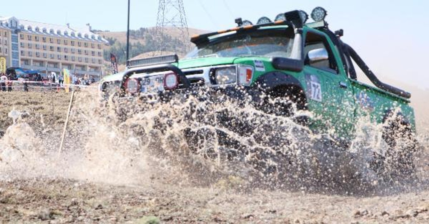 ERZURUM'DA ULUSLARARASI OFFROAD OYUNLARI NEFES KESTİ
