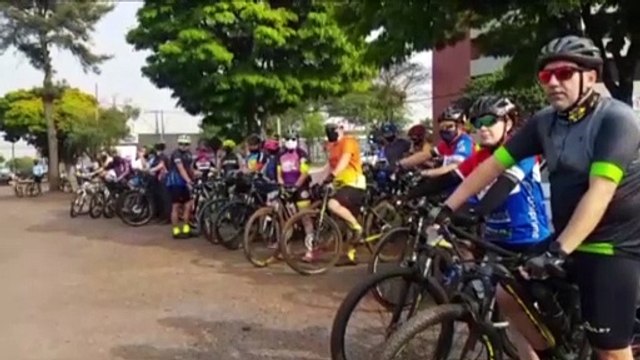 Passeio ciclístico pela Avenida Brasil mobiliza cascavelenses na manhã deste domingo