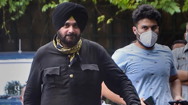 Navjot Singh Sidhu arrived at Marriott Hotel in Chandigarh