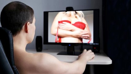 Çıplak fotoğraf ve mastürbasyon videosuna 10 bin dolar! Genç kızları tuzağına böyle düşürmüş