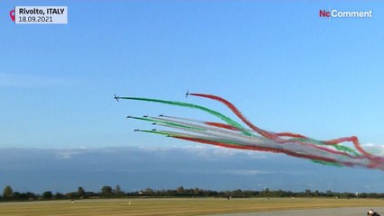 La patrouille acrobatique italienne fait le show pour son 60ème anniversaire