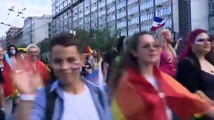 El Orgullo de Belgrado celebra sus 20 años inundando de colores la calles serbias