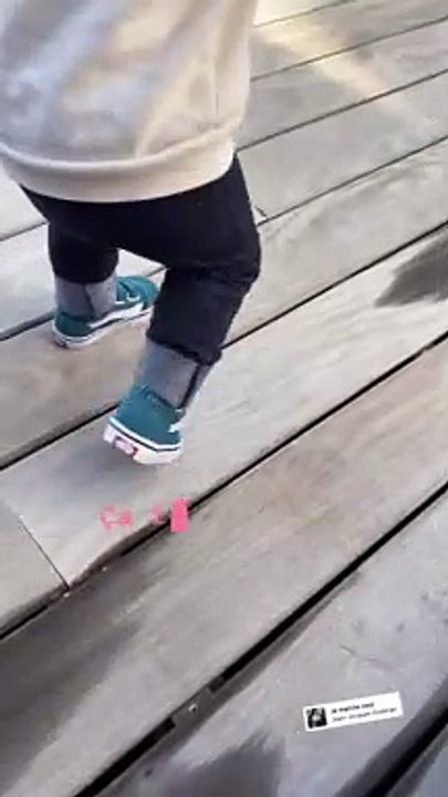 Lorie a publié une vidéo de sa fille Nina, qui marche depuis peu. Le 19 septembre 2021.