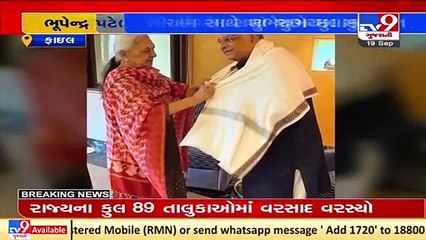 Video herunterladen: Gujarat CM Bhupendra Patel pays courtesy visit to Ex-CM Anandiben Patel_ TV9News