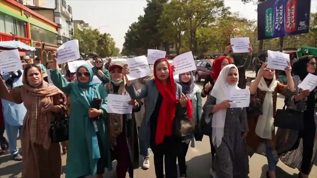 Афганские женщины требуют вернуть им права