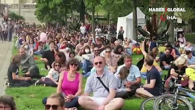 Fransa'da ip cambazı 70 metre yükseklikte 600 metre ip üzerinde yürüdü