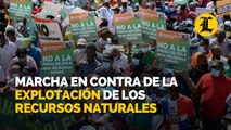 Grupos sociales y ambientalistas marchan en contra de la explotación de los recursos naturales