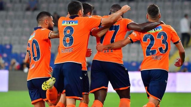 Kanarya mağlubiyetle tanıştı! Süper Lig'in 5. haftasında Fenerbahçe, deplasmanda Başakşehir'e 2-0 yenildi