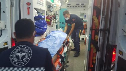 DENİZDE YARDIMA GİTTİĞİ ARKADAŞI KAYBOLDU, KENDİSİ SON ANDA KURTARILDI