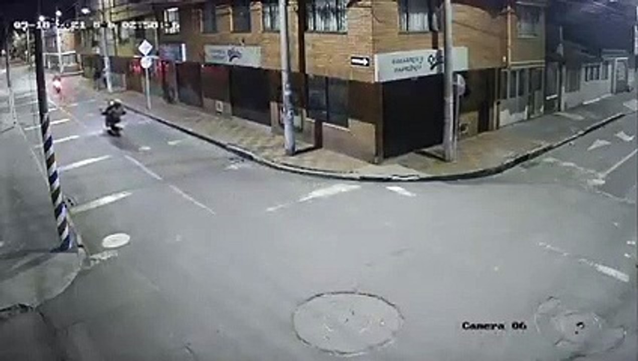 Cámaras de seguridad captan a unos ladrones robando a otros delincuentes