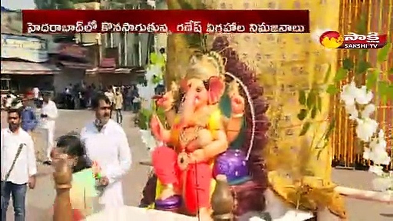 హైదరాబాద్ లో కొనసాగుతున్న గణేష్ విగ్రహాల నిమజ్జనాలు
