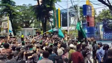 Pendemo di DPRD Kalsel: Selama PPKM Rakyat Makin Sulit!