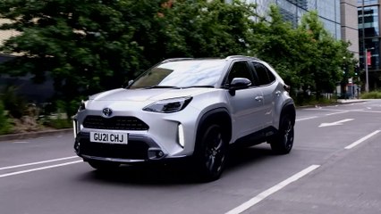 2021 Toyota Yaris Cross Dynamic Driving in the city