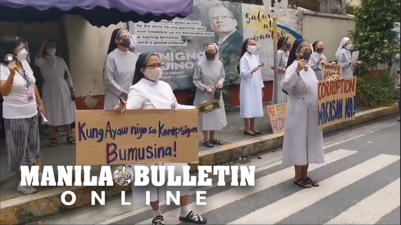 Catholic nuns and faculty members of St. Scholastica's College hold a noise barrage to condemn the gov’t corruption