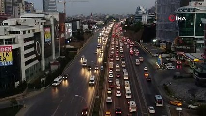 Trafikte olanlara Allah sabır versin! İstanbul'da trafik durdu