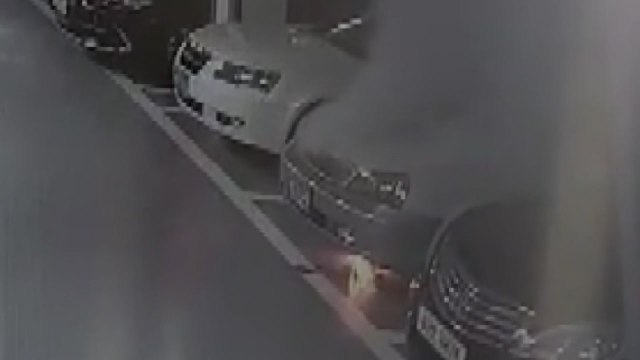 아파트 지하주차장 화재, 보안요원들이 피해 확대 막아 / YTN