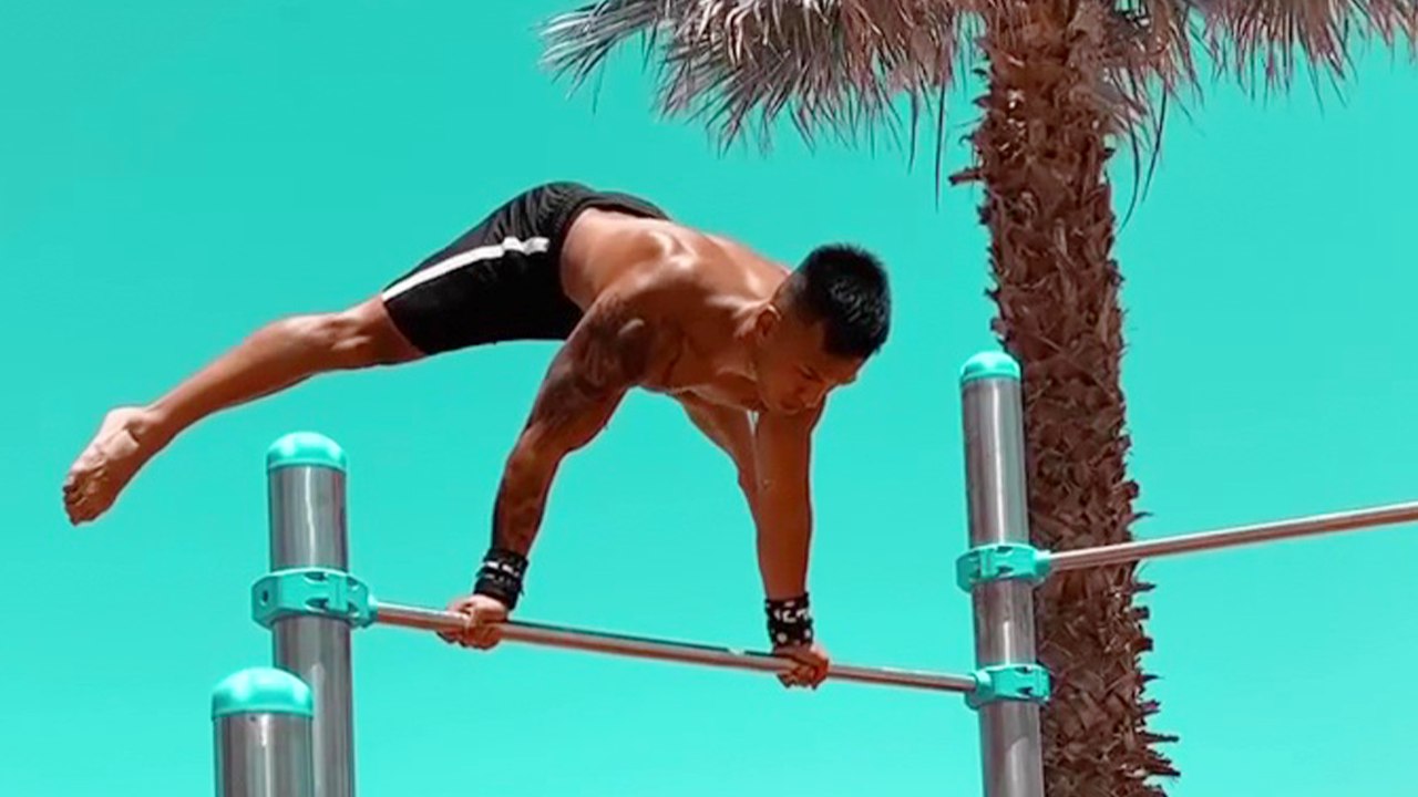 'Calisthenics athlete busts out INSANE pull/planche combo'