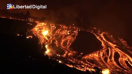 Así se vio (y se oyó) la expulsión de toneladas de lava durante la primera noche